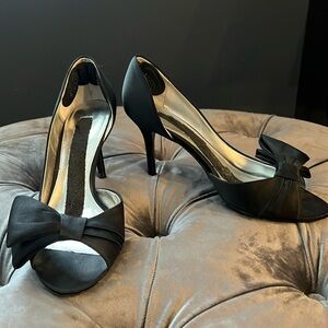 Nina Bow Black Satin Peep Toe Heels Dress Shoes. 8.5